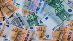 Động thái cắt giảm lãi suất bất ngờ của Riksbank đẩy đồng krona tăng so với euro