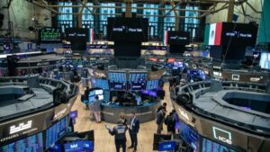 Hợp đồng tương lai Phố Wall đi ngang sau khi S&P 500, Nasdaq lập đỉnh; Quyết định của Fed cận kề