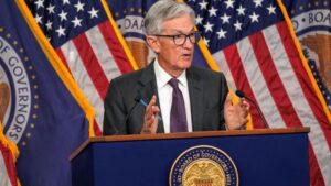 Jefferies Những vết nứt ngầm trong thị trường lao động Mỹ có thể buộc Fed phải tính tới cú hạ lãi suất mạnh